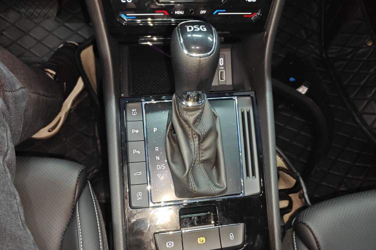 Used Skoda Superb 2024 TSI280 DSG Luxury Edition Gear Lever