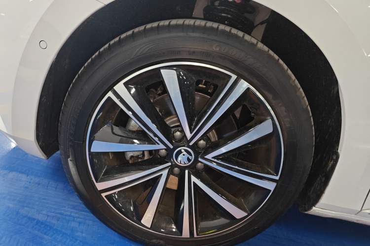 Used Skoda Superb 2024 TSI280 DSG Luxury Edition Left Front Wheel Hub
