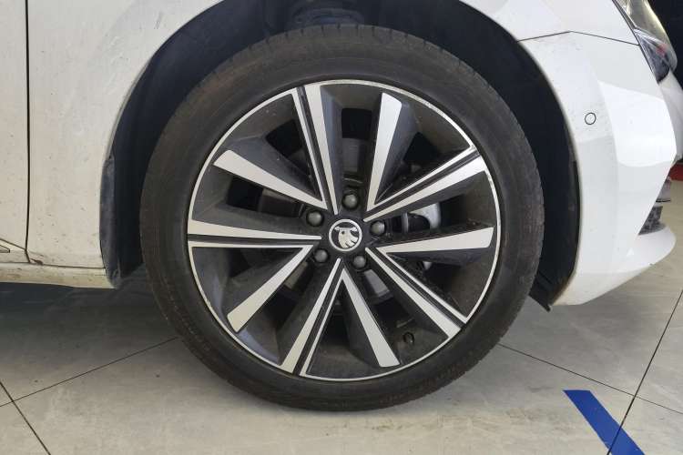 Used Skoda Superb 2024 TSI280 DSG Luxury Edition Left Front Wheel Hub