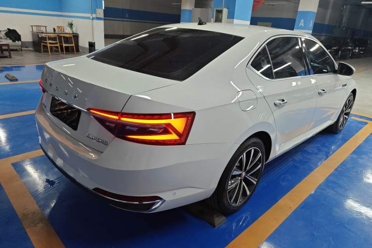 Used Skoda Superb 2024 TSI280 DSG Luxury Edition Rear Right 45 Deg