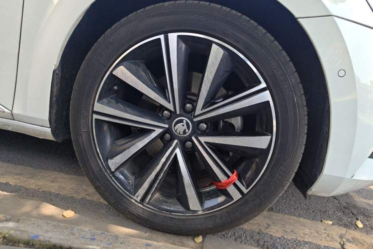 Used Skoda Superb 2024 TSI280 DSG Luxury Edition Right Front Wheel Hub