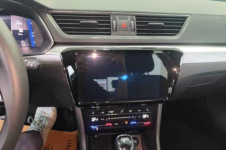 Used Skoda Superb 2025 TSI280 DSG Luxury Edition Audio And AC Panel