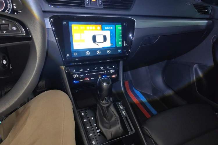 Used Skoda Superb 2025 TSI280 DSG Luxury Edition Audio And AC Panel