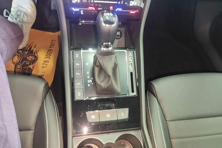 Used Skoda Superb 2025 TSI280 DSG Luxury Edition Gear Lever