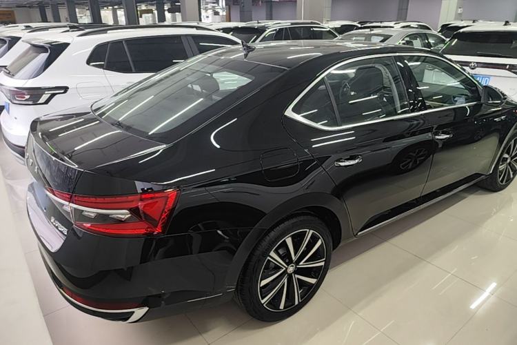 Used Skoda Superb 2025 TSI280 DSG Luxury Edition Rear Right 45 Deg