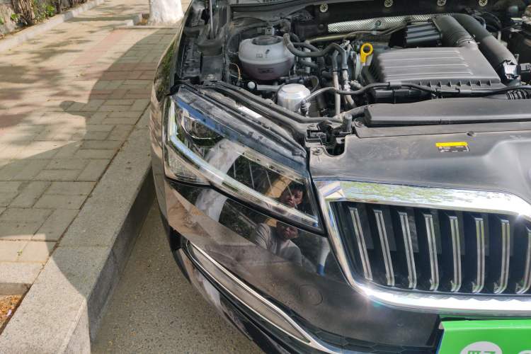 Used Skoda Superb 2025 TSI280 DSG Luxury Edition Right Front Headlight