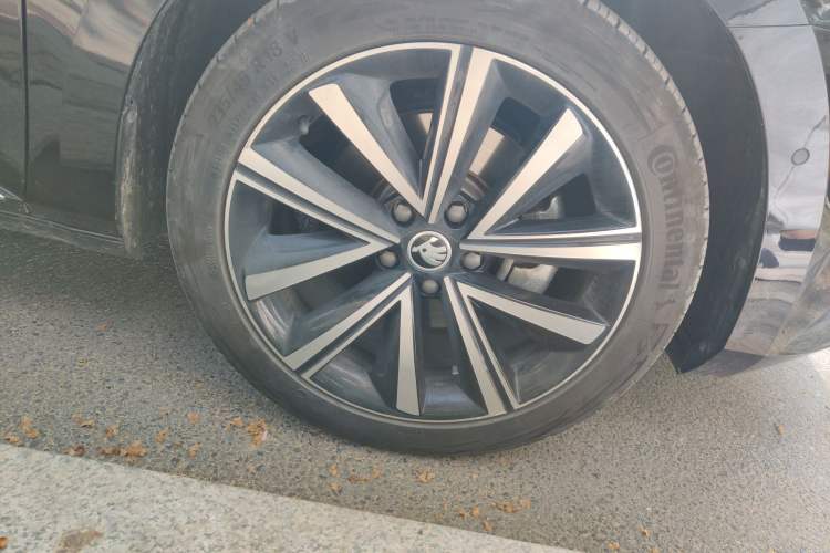 Used Skoda Superb 2025 TSI280 DSG Luxury Edition Right Front Wheel Hub