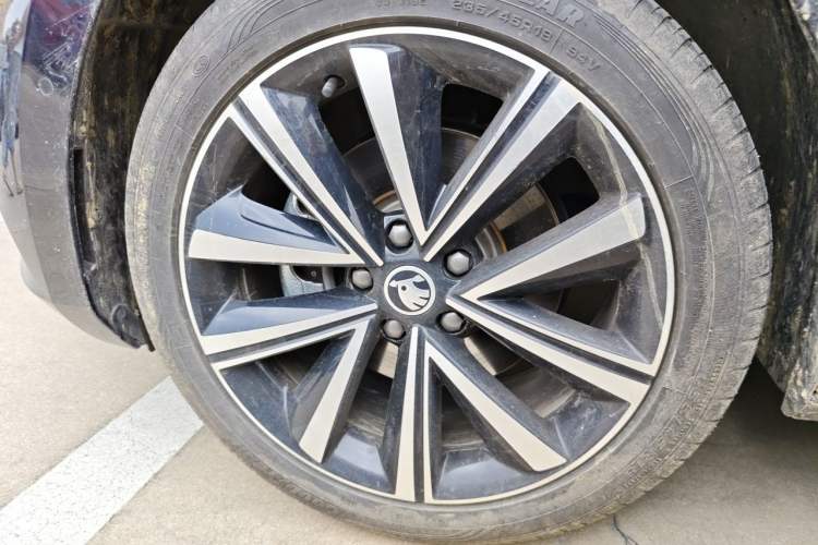 Used Skoda Superb 2025 TSI280 DSG Luxury Edition Right Front Wheel Hub