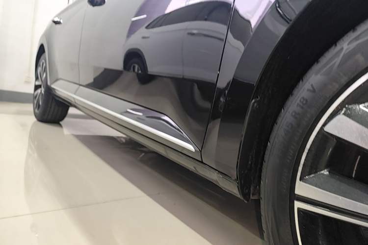 Used Skoda Superb 2025 TSI280 DSG Luxury Edition Right Side Sill