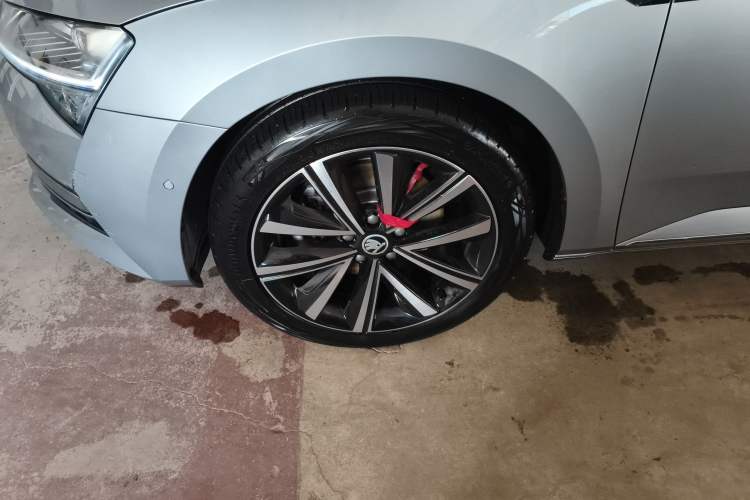 Used Skoda Superb 2025 TSI280 DSG Luxury Edition Left Front Wheel Hub