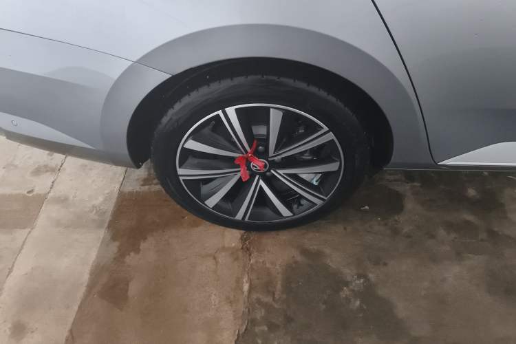 Used Skoda Superb 2025 TSI280 DSG Luxury Edition Right Rear Wheel Hub