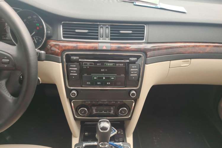 Used Skoda Superb Combi 2014 2.0 TSI Prestige Edition Audio And AC Panel