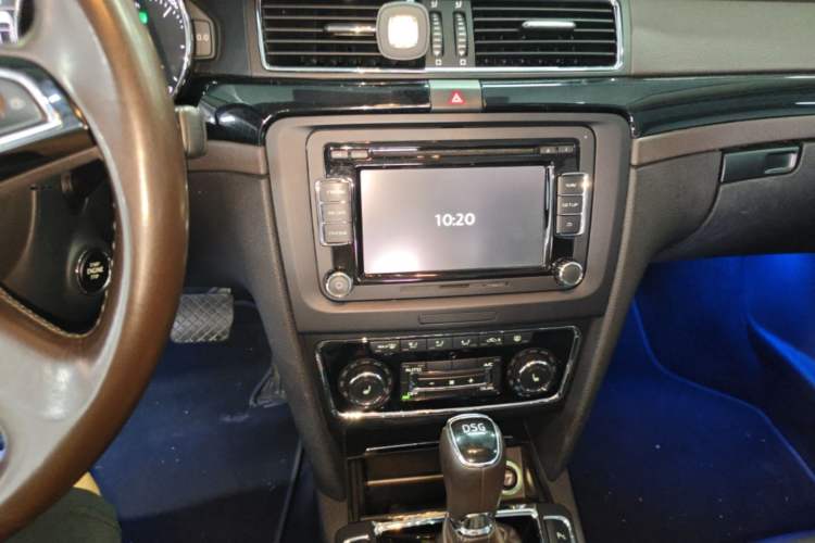 Used Skoda Superb Combi 2014 2.0 TSI L&K Limited Edition Audio And AC Panel