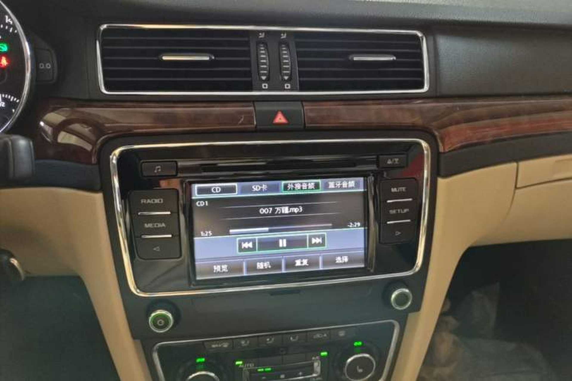Used Skoda Superb Combi 2014 2.0 TSI Prestige Edition Audio And AC Panel