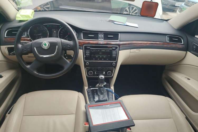 Used Skoda Superb Combi 2014 2.0 TSI Prestige Edition Center Console