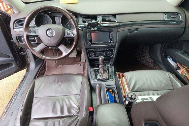 Used Skoda Superb Combi 2014 2.0 TSI L&K Limited Edition Center Console
