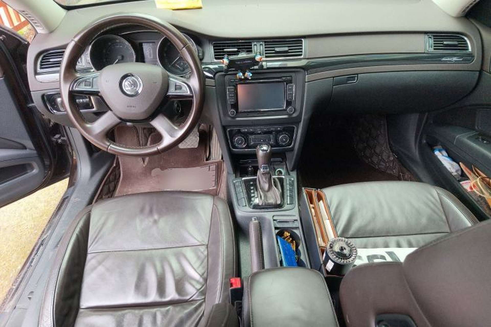 Used Skoda Superb Combi 2014 2.0 TSI L&K Limited Edition Center Console
