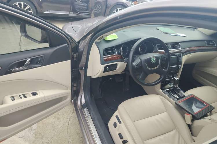 Used Skoda Superb Combi 2014 2.0 TSI Prestige Edition Driver Seat