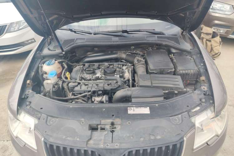 Used Skoda Superb Combi 2014 2.0 TSI Prestige Edition Engine Bay