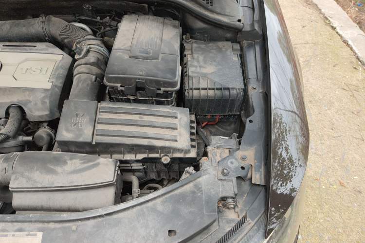 Used Skoda Superb Combi 2014 2.0 TSI L&K Limited Edition Engine Bay Left