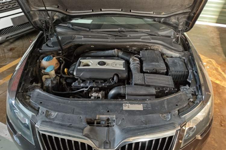 Used Skoda Superb Combi 2014 2.0 TSI Prestige Edition Engine Bay