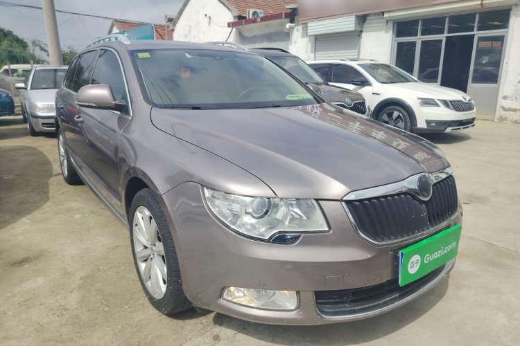 Used Skoda Superb Combi 2014 2.0 TSI Prestige Edition Front Right 45 Deg