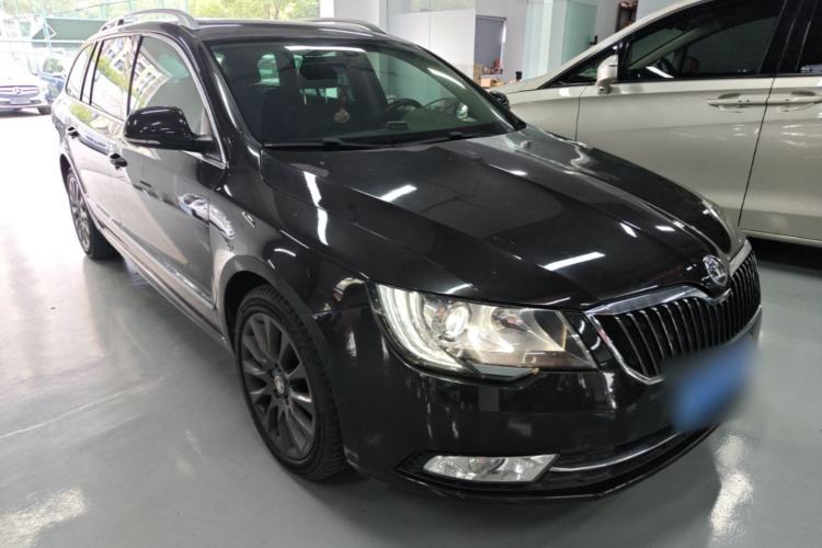 Used Skoda Superb Combi 2014 2.0 TSI L&K Limited Edition Front Right 45 Deg