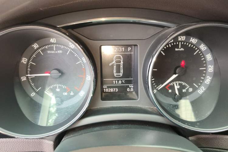 Used Skoda Superb Combi 2014 2.0 TSI L&K Limited Edition Instrument Cluster