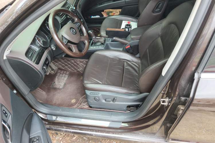 Used Skoda Superb Combi 2014 2.0 TSI L&K Limited Edition Left Front Seat