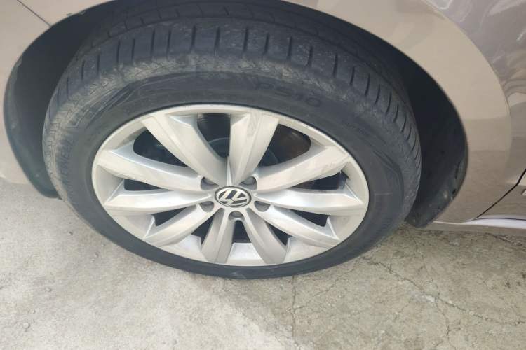 Used Skoda Superb Combi 2014 2.0 TSI Prestige Edition Left Front Wheel Hub