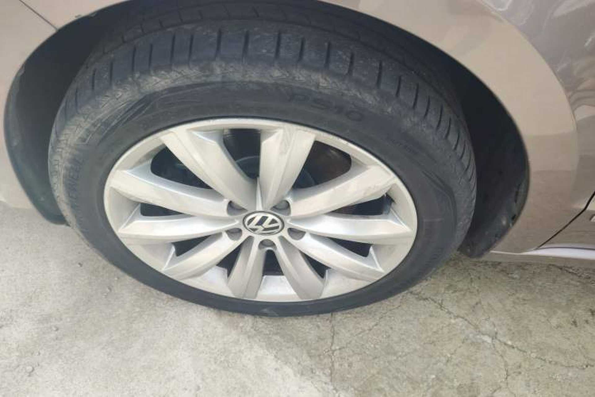 Used Skoda Superb Combi 2014 2.0 TSI Prestige Edition Left Front Wheel Hub