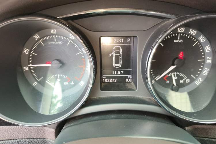 Used Skoda Superb Combi 2014 2.0 TSI L&K Limited Edition Odometer Close Up