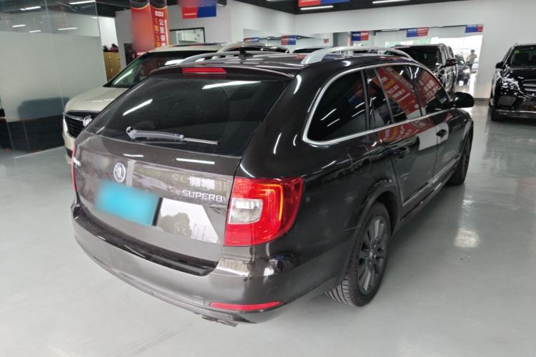 Used Skoda Superb Combi 2014 2.0 TSI L&K Limited Edition Rear Right 45 Deg