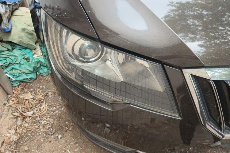 Used Skoda Superb Combi 2014 2.0 TSI L&K Limited Edition Right Front Headlight