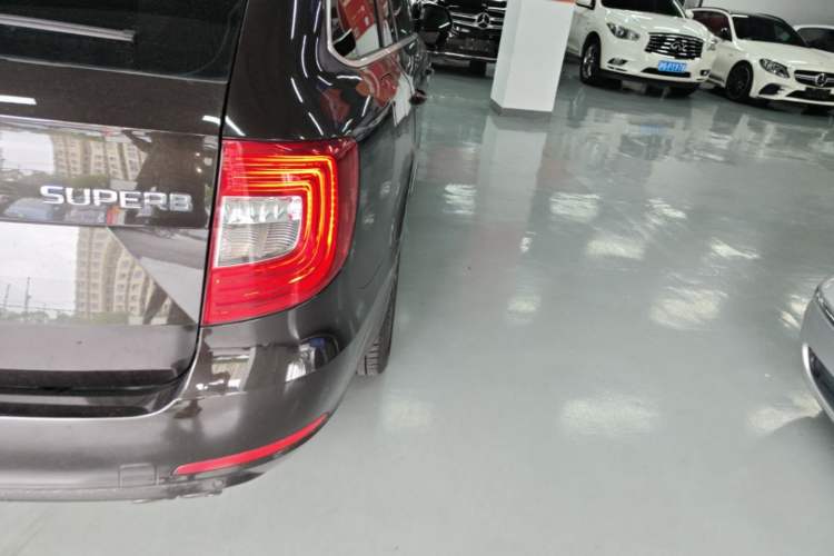 Used Skoda Superb Combi 2014 2.0 TSI L&K Limited Edition Right Rear Taillight