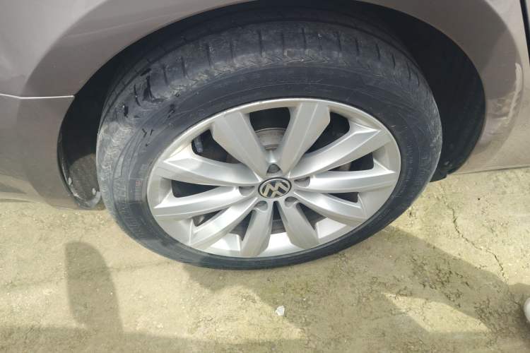 Used Skoda Superb Combi 2014 2.0 TSI Prestige Edition Right Rear Wheel Hub