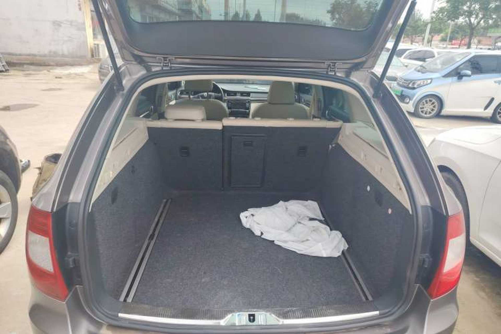Used Skoda Superb Combi 2014 2.0 TSI Prestige Edition Trunk