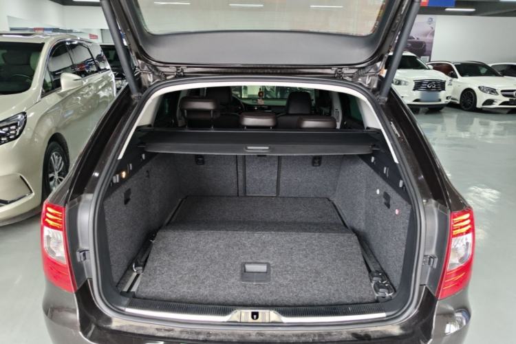 Used Skoda Superb Combi 2014 2.0 TSI L&K Limited Edition Trunk