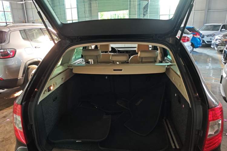 Used Skoda Superb Combi 2014 2.0 TSI Prestige Edition Trunk
