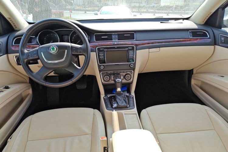 Used Skoda Superb Combi 2014 2.0 TSI Prestige Edition Center Console