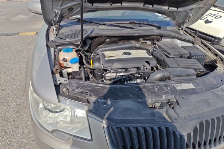 Used Skoda Superb Combi 2014 2.0 TSI Prestige Edition Engine Bay Right