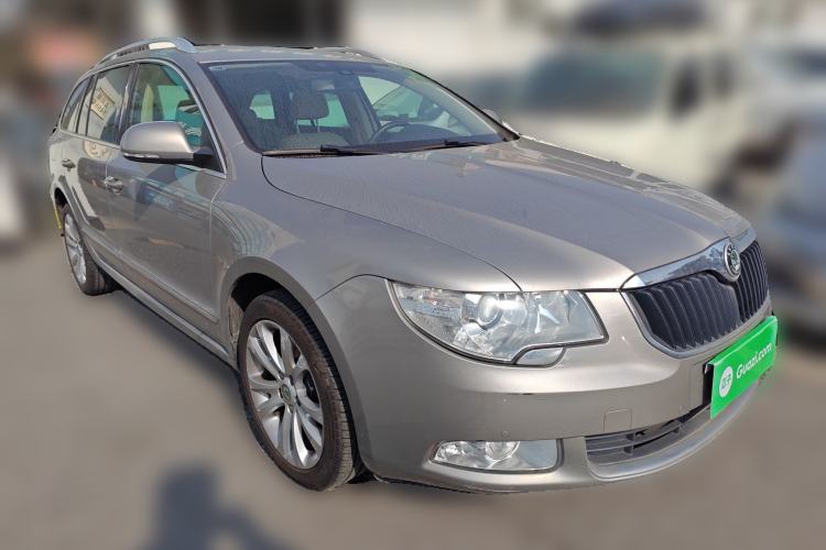 Used Skoda Superb Combi 2014 2.0 TSI Prestige Edition Front Right 45 Deg