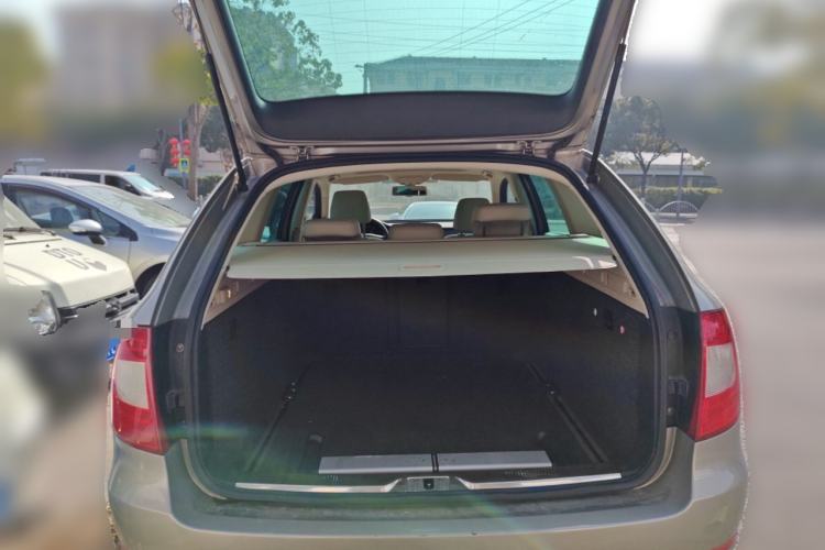 Used Skoda Superb Combi 2014 2.0 TSI Prestige Edition Trunk