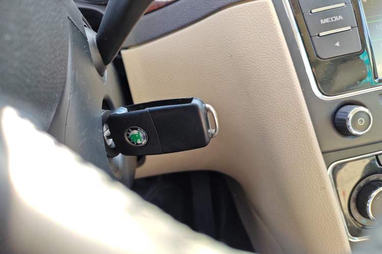 Used Skoda Superb Combi 2014 2.0 TSI Prestige Edition Vehicle Key