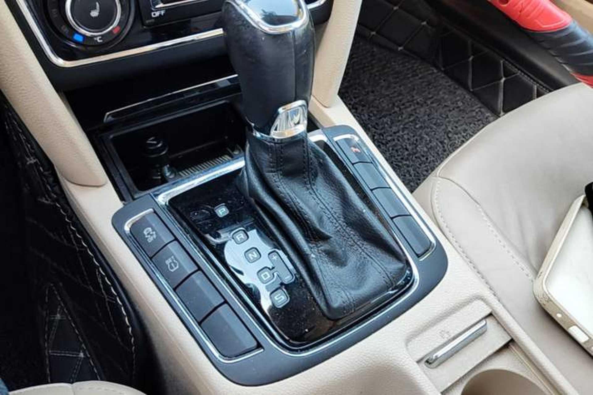 Used Skoda Superb Combi 2014 2.0 TSI Prestige Edition Gear Lever