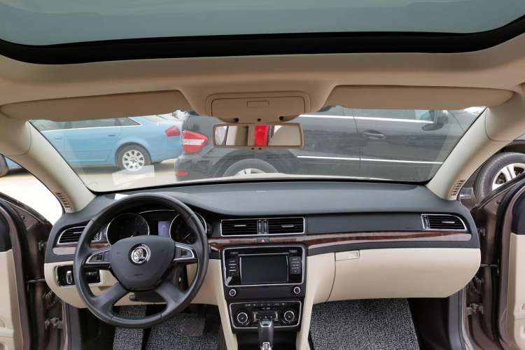Used Skoda Superb Combi 2014 2.0 TSI Prestige Edition Interior 2