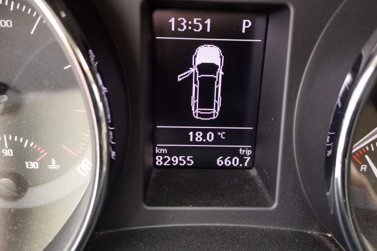 Used Skoda Superb Combi 2014 2.0 TSI Prestige Edition Odometer Close Up