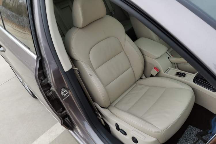Used Skoda Superb Combi 2014 2.0 TSI Prestige Edition Right Front Seat