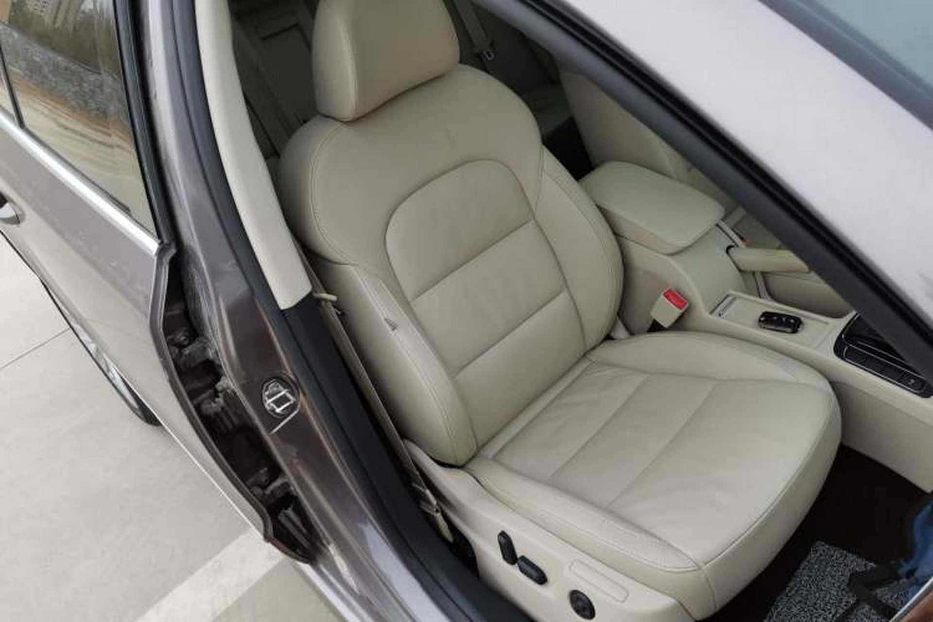 Used Skoda Superb Combi 2014 2.0 TSI Prestige Edition Right Front Seat