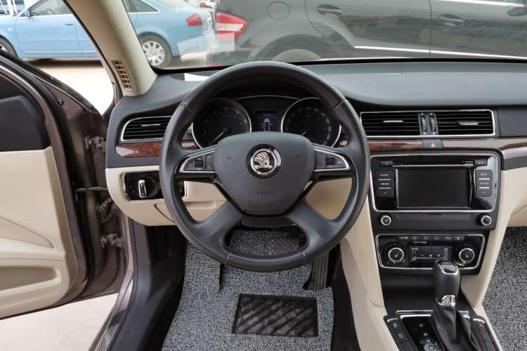 Used Skoda Superb Combi 2014 2.0 TSI Prestige Edition Steering Wheel